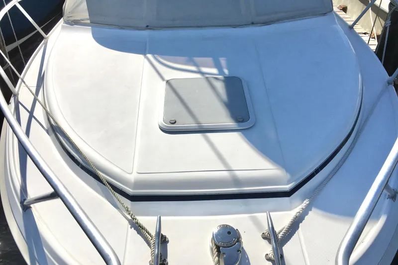 Slide: The Image of Front deck of a 2000 Phoenix 29 SFX boat with hatch and railing. - 7