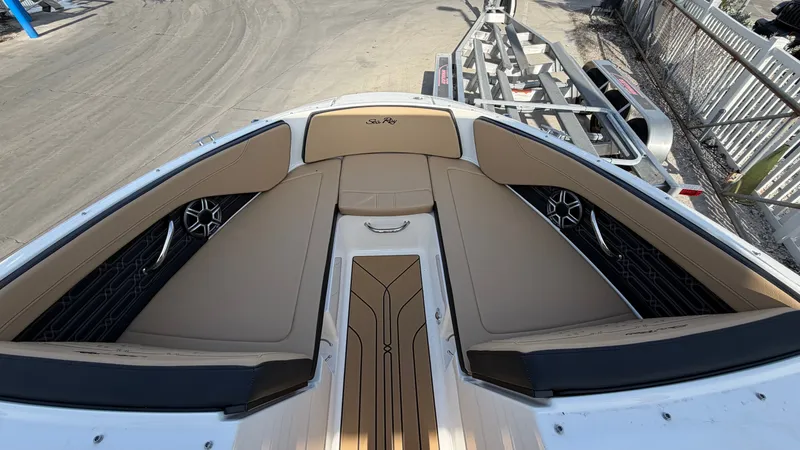 Slide: The Image of Sea Ray SPX 210 Outboard 2026 - 17
