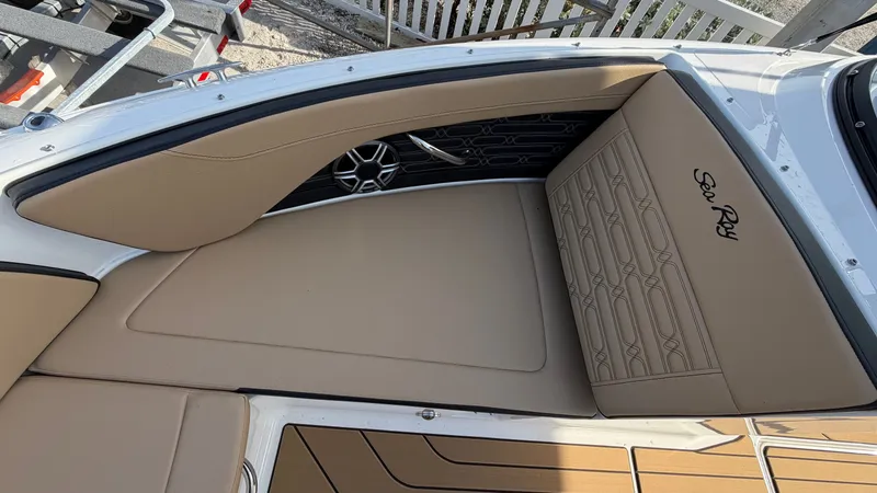 Slide: The Image of Sea Ray SPX 210 Outboard 2026 - 18