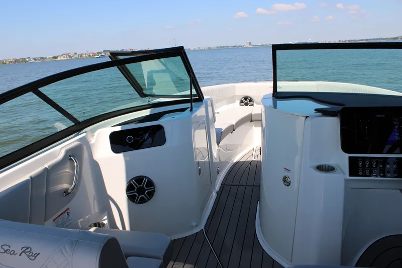 Slide: The Image of Sea Ray SDX 250 Outboard 2026 - 20