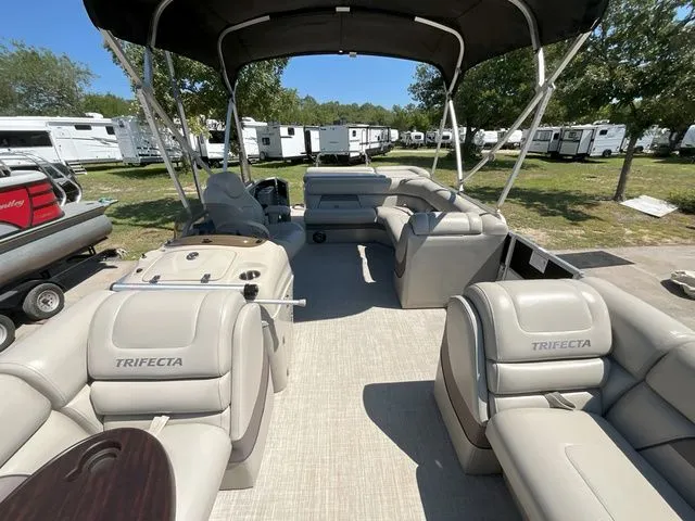 Slide: The Image of Trifecta 21C 2017 - 9