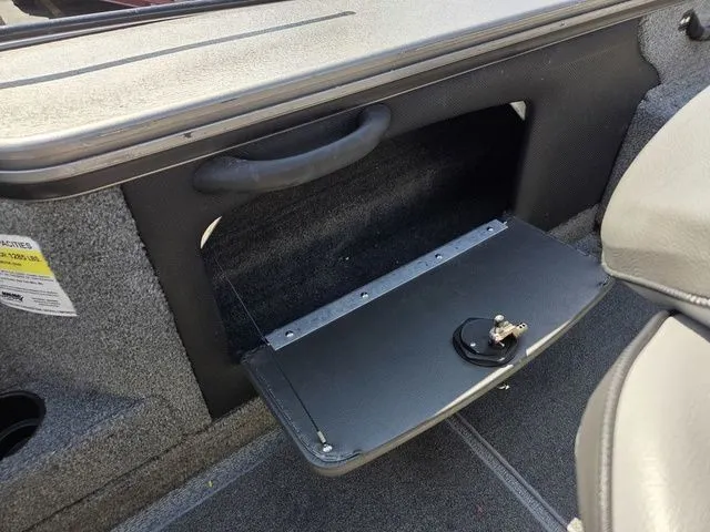 Slide: The Image of Lund Pro-V 2075 Sport 2017 - 12