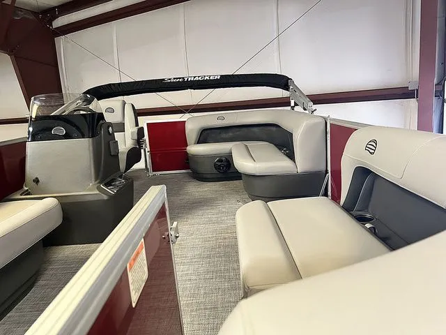 Slide: The Image of Sun Tracker Party Barge 16 DLX 2026 - 10