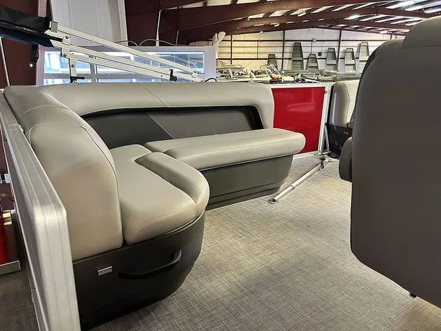 Slide: The Image of Sun Tracker Party Barge 16 DLX 2026 - 7