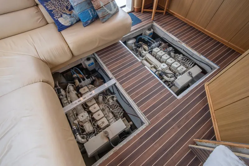 Slide: The Image of Bayliner 4788 Pilot House Motoryacht 2000 - 53