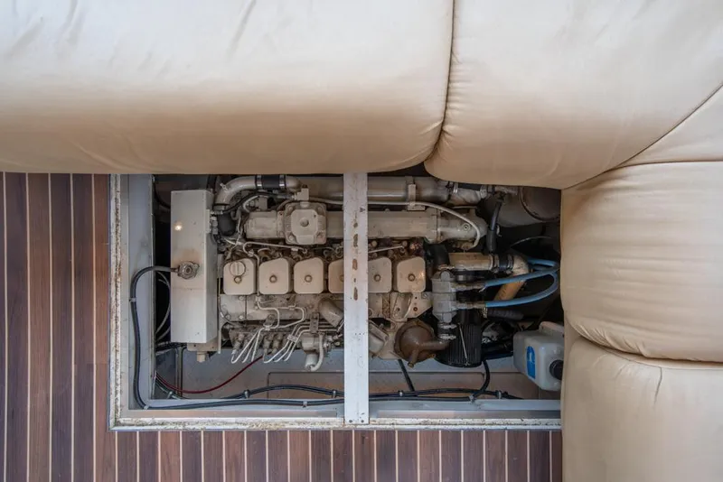 Slide: The Image of Bayliner 4788 Pilot House Motoryacht 2000 - 54