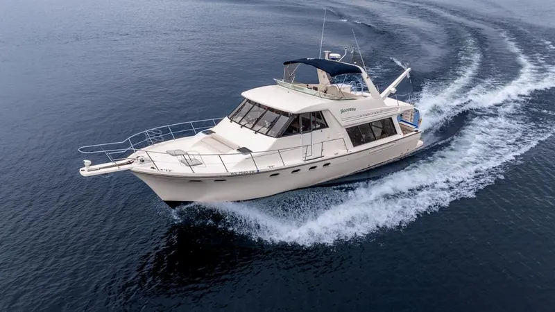 Slide: The Image of Bayliner 4788 Pilot House Motoryacht 2000 cruising on open water. - 7