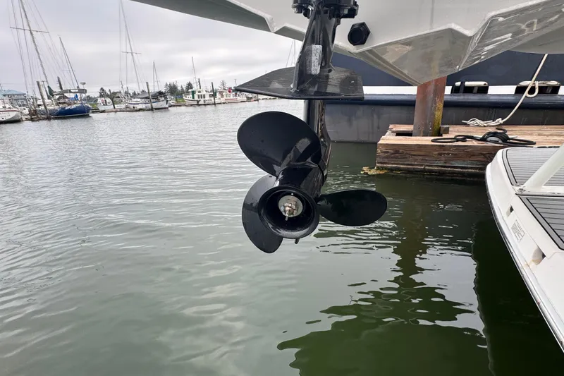 Slide: The Image of Propeller of 2002 Silverton 352 Motor Yacht docked in marina. - 17
