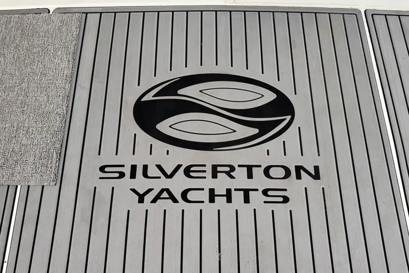 Slide: The Image of Silverton Yachts logo on 2002 Silverton 352 Motor Yacht deck. - 51