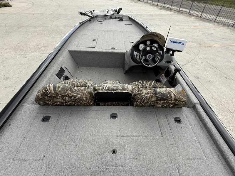 Slide: The Image of Tracker Pro Team 190 TX 2011 - 5