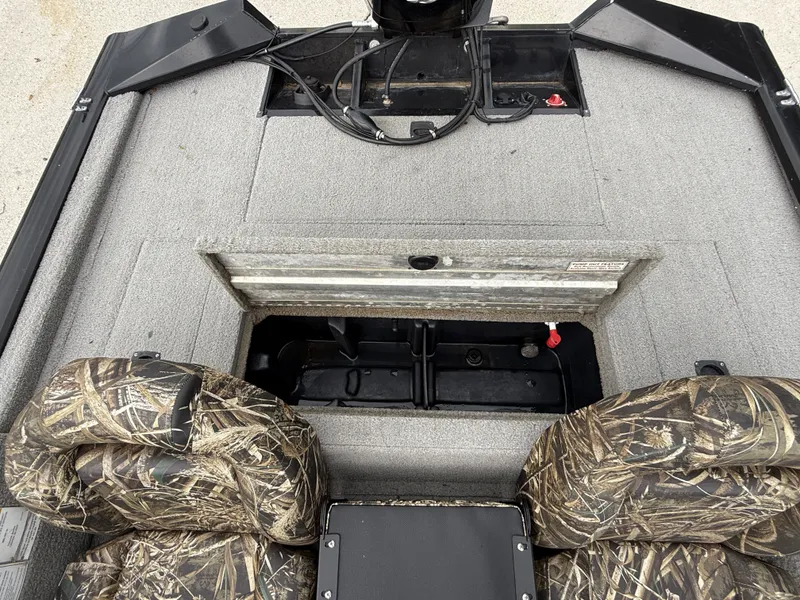 Slide: The Image of Tracker Pro Team 190 TX 2011 - 7