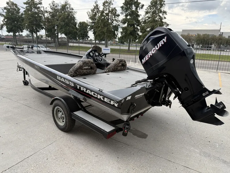 Slide: The Image of Tracker Pro Team 190 TX 2011 - 9