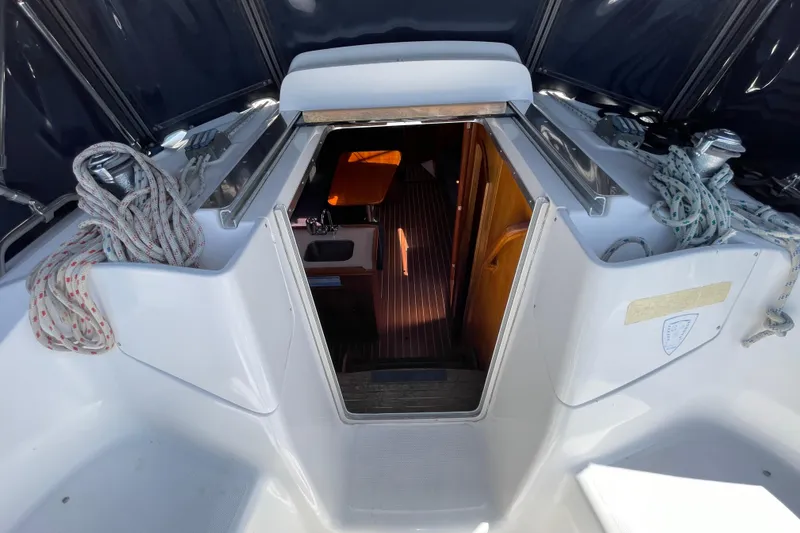 Slide: The Image of 2004 Hunter 33-2 sailboat cockpit with ropes and cabin entrance. - 14