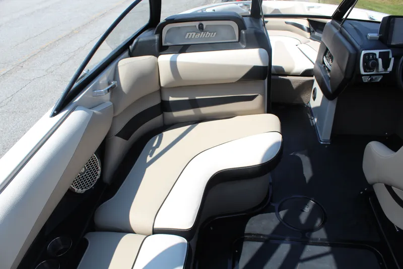 Slide: The Image of Malibu Wakesetter 23 LSV 2015 - 11