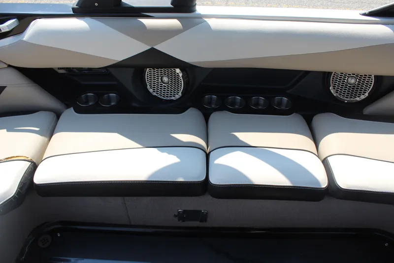 Slide: The Image of Malibu Wakesetter 23 LSV 2015 - 12