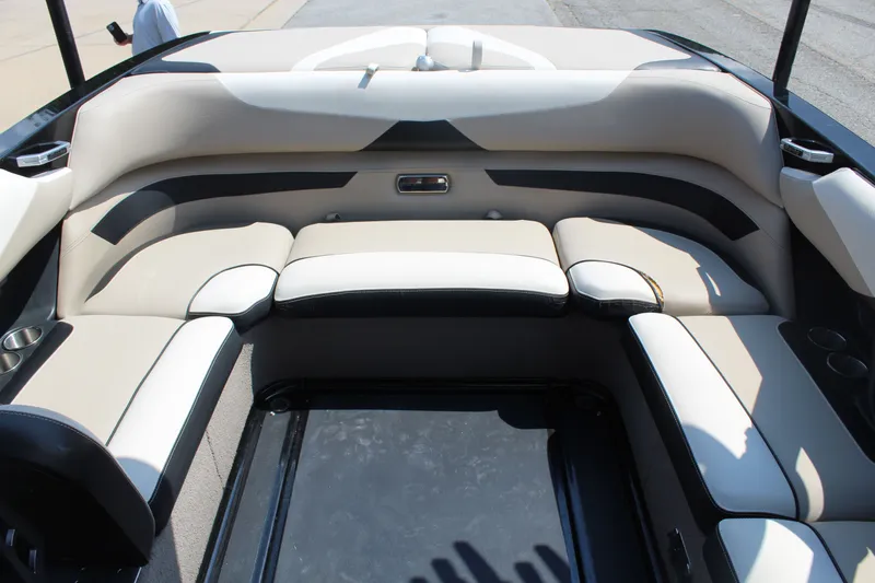 Slide: The Image of Malibu Wakesetter 23 LSV 2015 - 13