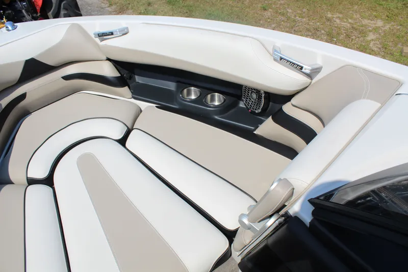 Slide: The Image of Malibu Wakesetter 23 LSV 2015 - 17