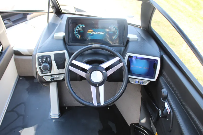 Slide: The Image of Malibu Wakesetter 23 LSV 2015 - 9