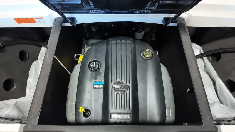 Slide: The Image of Malibu Wakesetter 22 LSV 2023 - 22