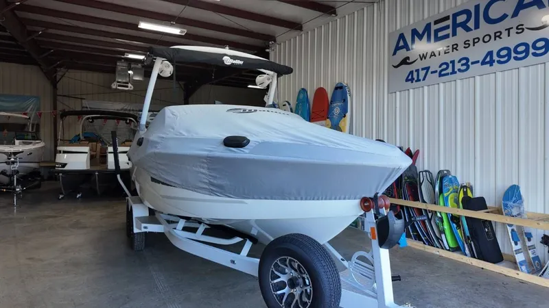 Slide: The Image of Malibu Wakesetter 22 LSV 2023 - 24