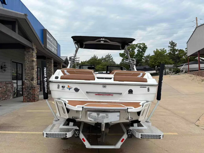 Slide: The Image of Malibu Wakesetter 22 LSV 2023 - 3
