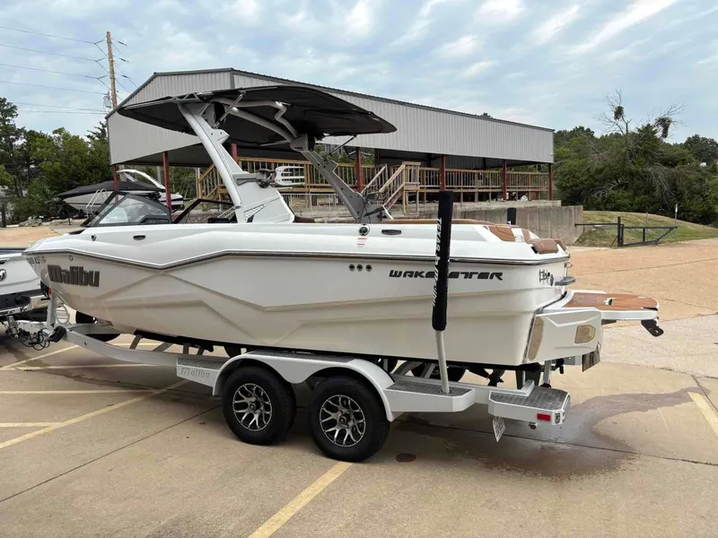 Slide: The Image of Malibu Wakesetter 22 LSV 2023 - 4