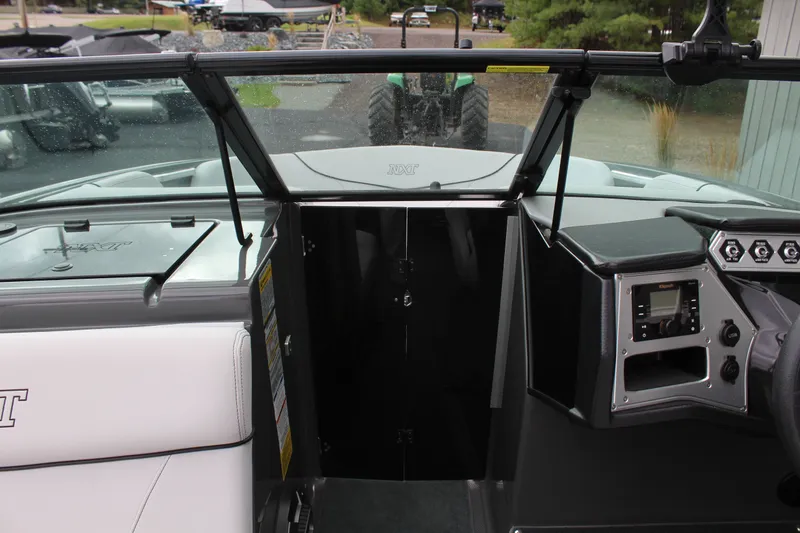 Slide: The Image of MasterCraft NXT22 2019 - 12