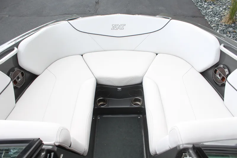 Slide: The Image of MasterCraft NXT22 2019 - 14