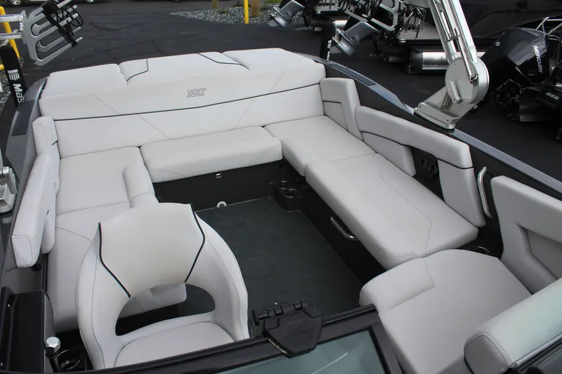 Slide: The Image of MasterCraft NXT22 2019 - 17