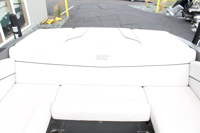 Slide: The Image of MasterCraft NXT22 2019 - 18