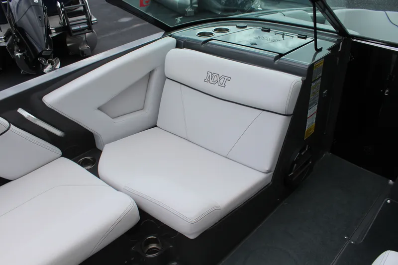 Slide: The Image of MasterCraft NXT22 2019 - 9