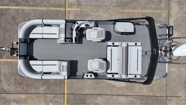 Slide: The Image of Crest Conquest 230 Tritoon 2026 - 4