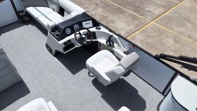 Slide: The Image of Crest Conquest 230 Tritoon 2026 - 6