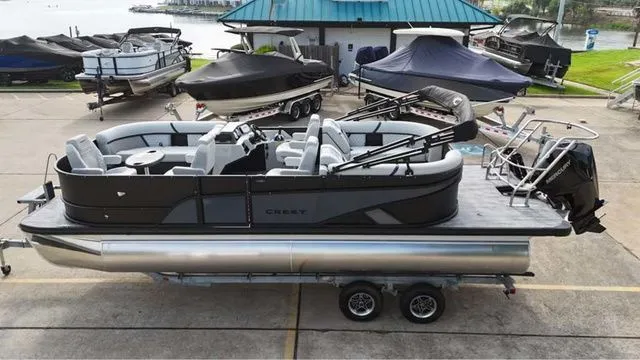 The Image of Crest Conquest 230 Tritoon 2026 - 1