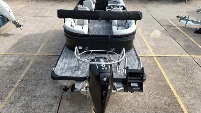 Slide: The Image of Crest Conquest 230 Tritoon 2026 - 7