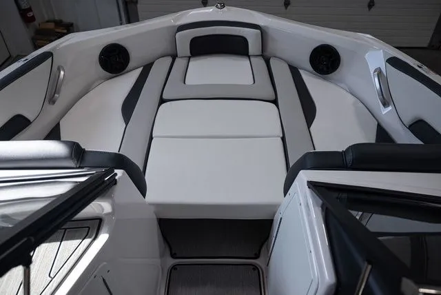 Slide: The Image of Yamaha SX195 2026 - 12