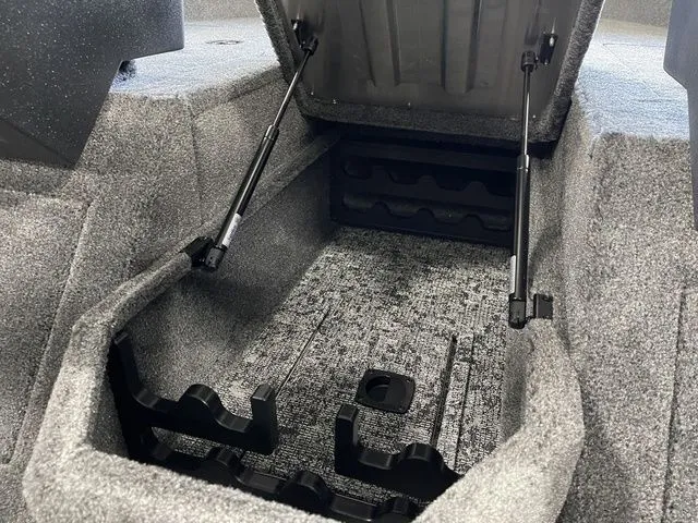 Slide: The Image of Tracker Pro Guide V-175 WT 2026 - 16