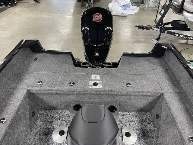 Slide: The Image of Tracker Pro Guide V-175 WT 2026 - 25