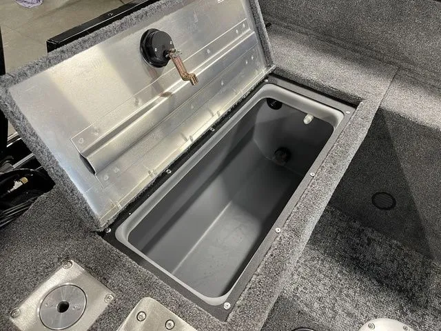 Slide: The Image of Tracker Pro Guide V-175 WT 2026 - 29