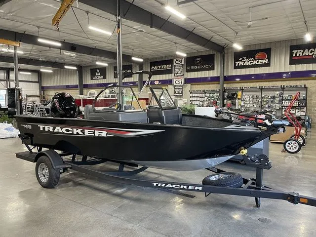 Slide: The Image of Tracker Pro Guide V-175 WT 2026 - 30