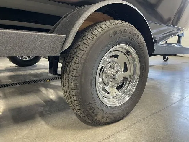 Slide: The Image of Tracker Pro Guide V-175 WT 2026 - 4