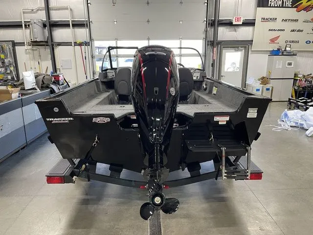 Slide: The Image of Tracker Pro Guide V-175 WT 2026 - 5