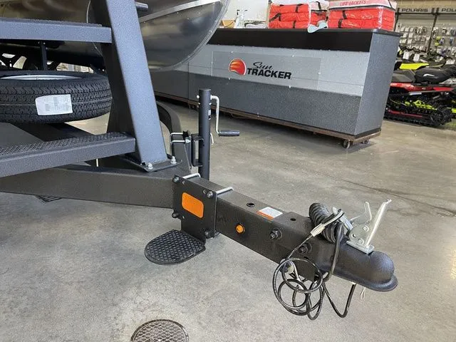 Slide: The Image of Sun Tracker Bass Buggy 16 XL Select 2026 - 12