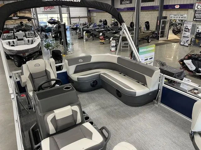 Slide: The Image of Sun Tracker Bass Buggy 16 XL Select 2026 - 15