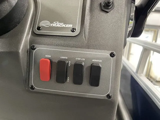 Slide: The Image of Sun Tracker Bass Buggy 16 XL Select 2026 - 19