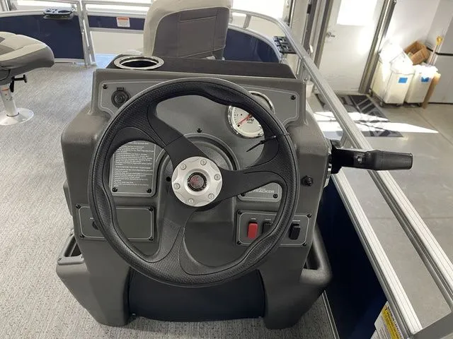 Slide: The Image of Sun Tracker Bass Buggy 16 XL Select 2026 - 20