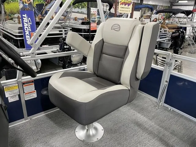 Slide: The Image of Sun Tracker Bass Buggy 16 XL Select 2026 - 21