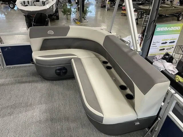 Slide: The Image of Sun Tracker Bass Buggy 16 XL Select 2026 - 22