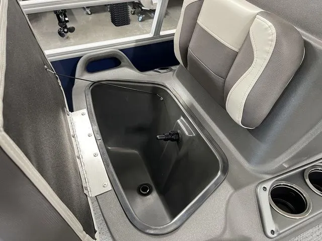 Slide: The Image of Sun Tracker Bass Buggy 16 XL Select 2026 - 26