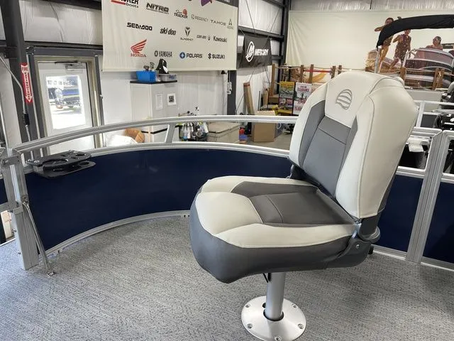 Slide: The Image of Sun Tracker Bass Buggy 16 XL Select 2026 - 27